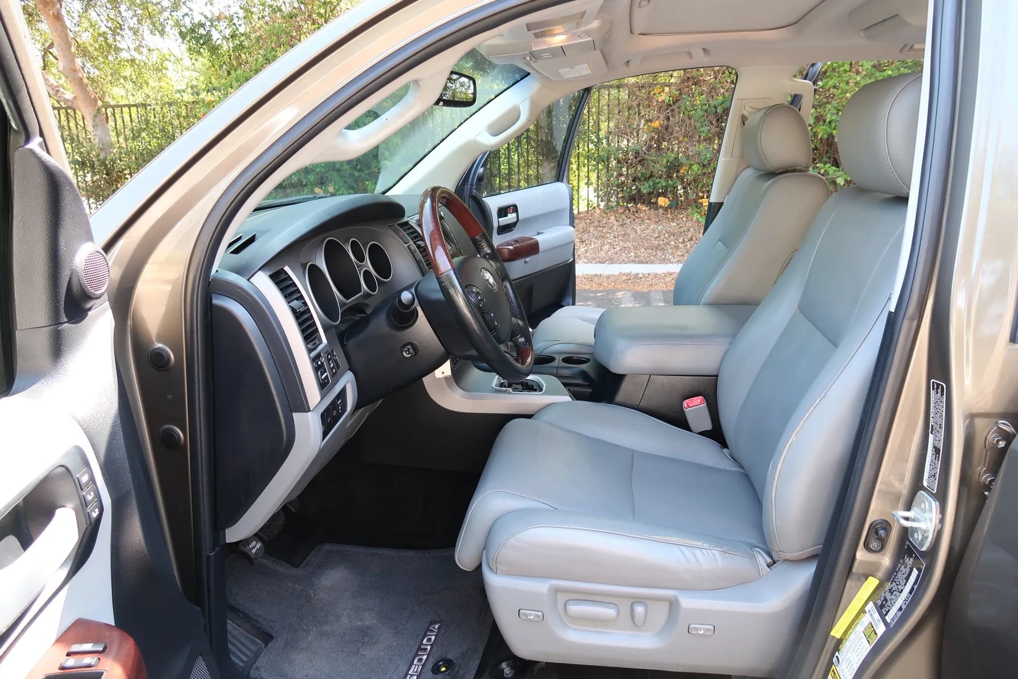 Used 2013 Toyota Sequoia Platinum RWD image 15