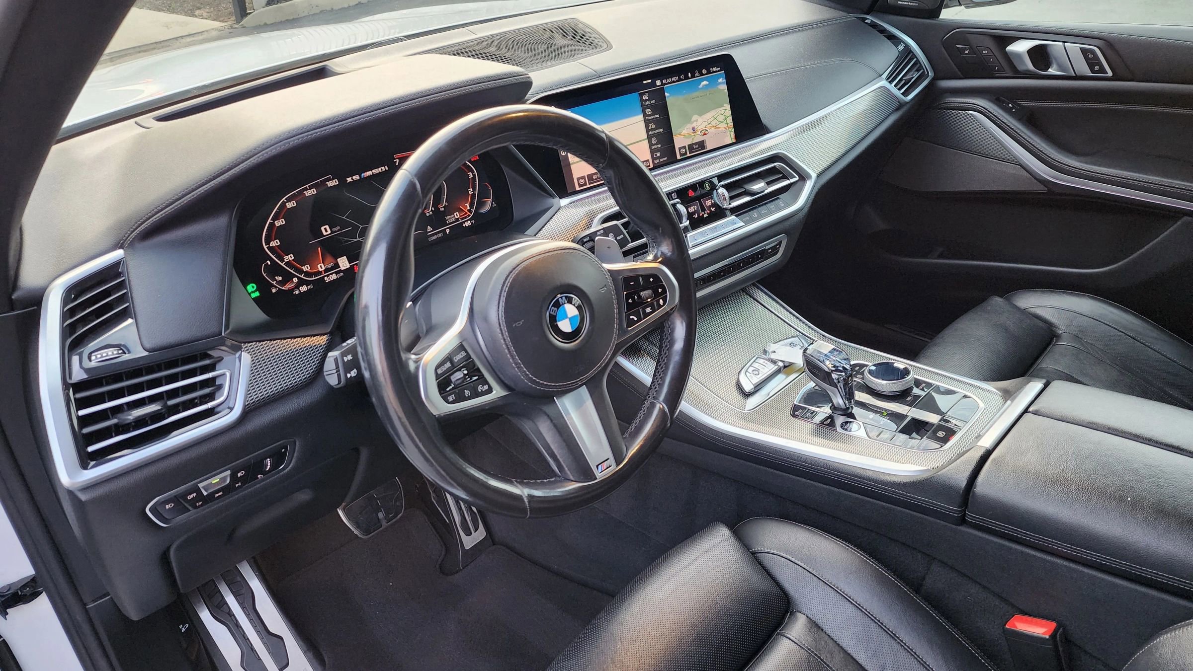 Used 2020 BMW X5 M50i w/ Premium Package image 17