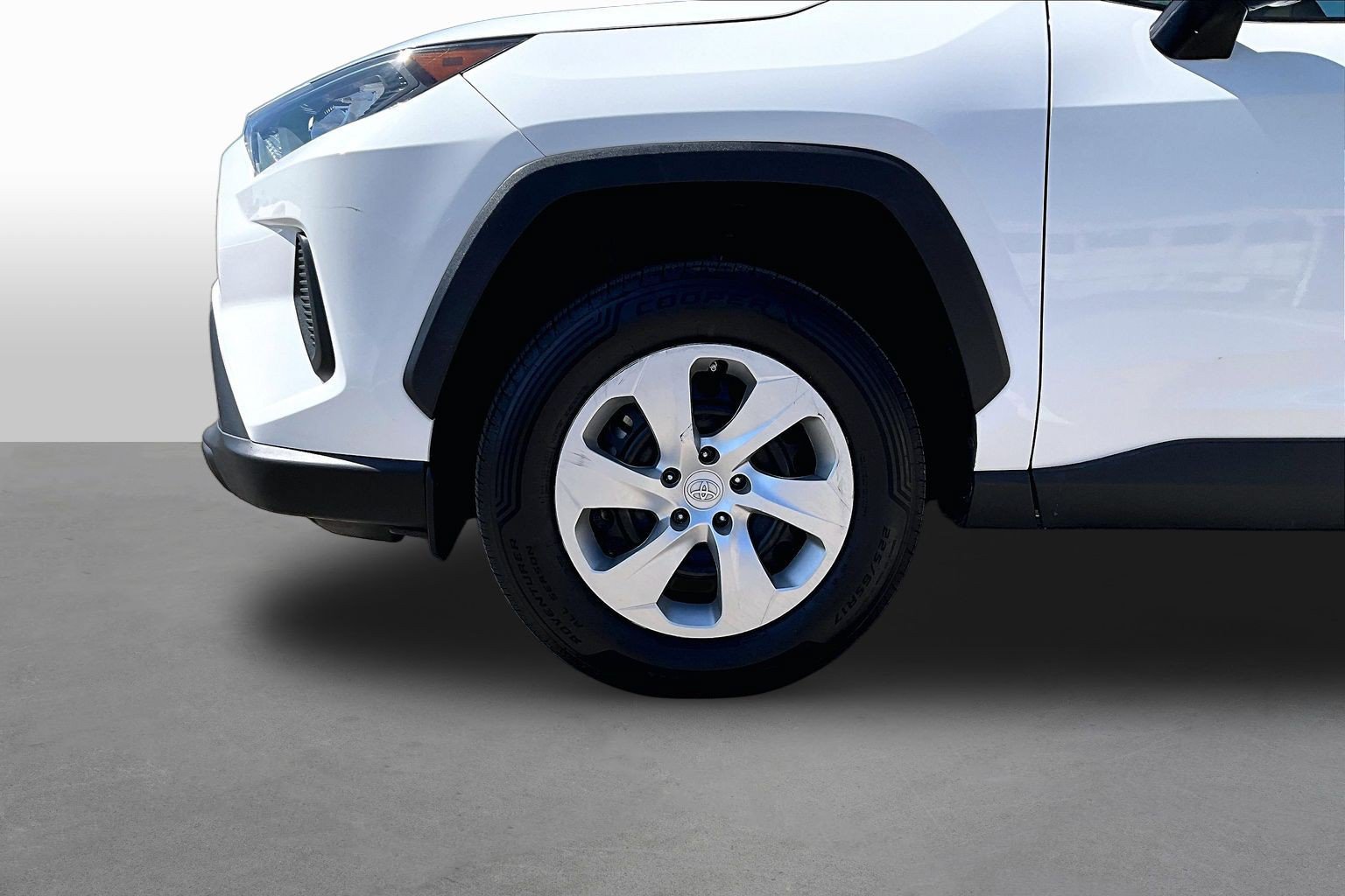 Used 2022 Toyota RAV4 LE FWD image 8