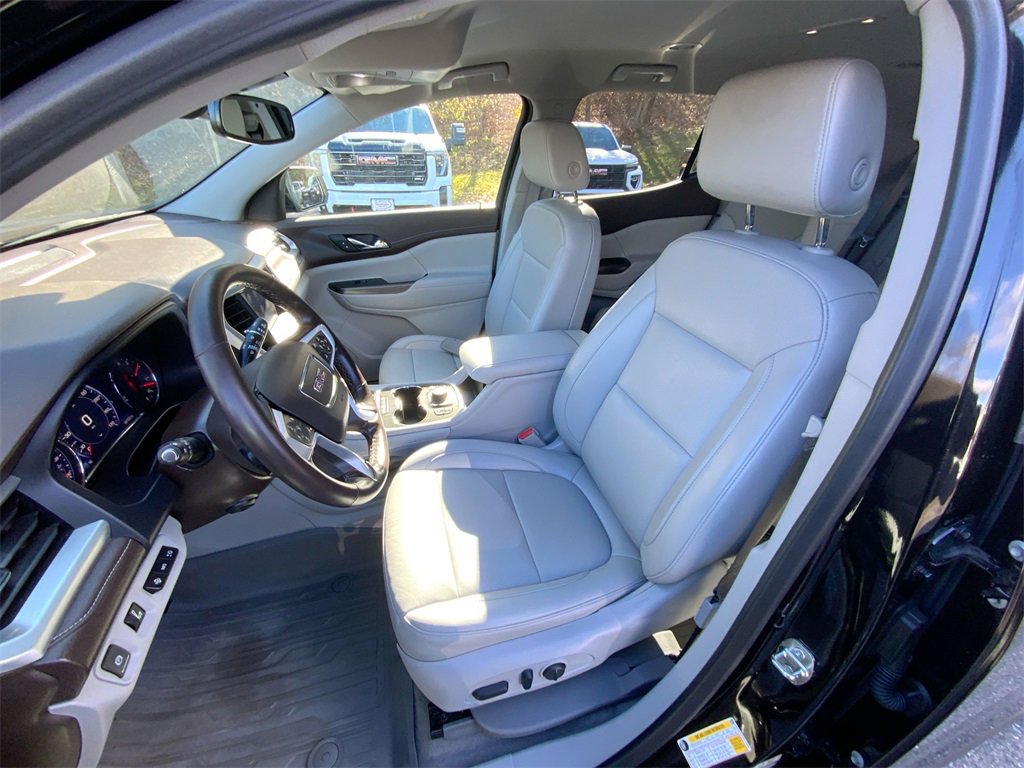 Certified 2023 GMC Acadia SLT w/ Technology Package image 18