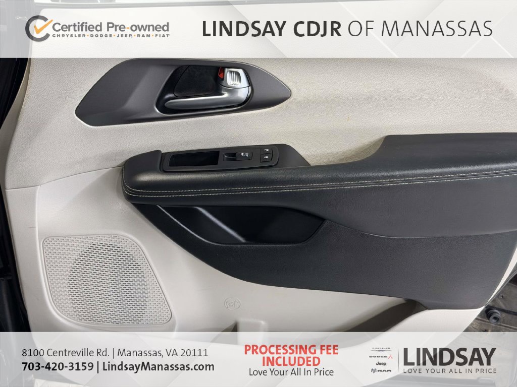 Certified 2024 Chrysler Pacifica Touring-L FWD image 12