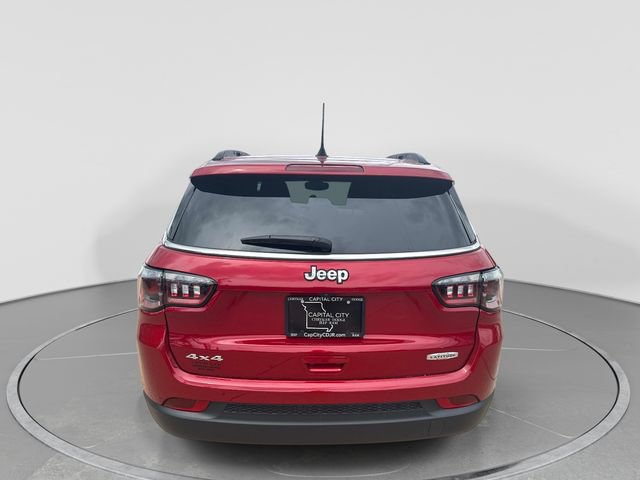 Used 2025 Jeep Compass Latitude w/ Convenience Group AWD/4WD image 7