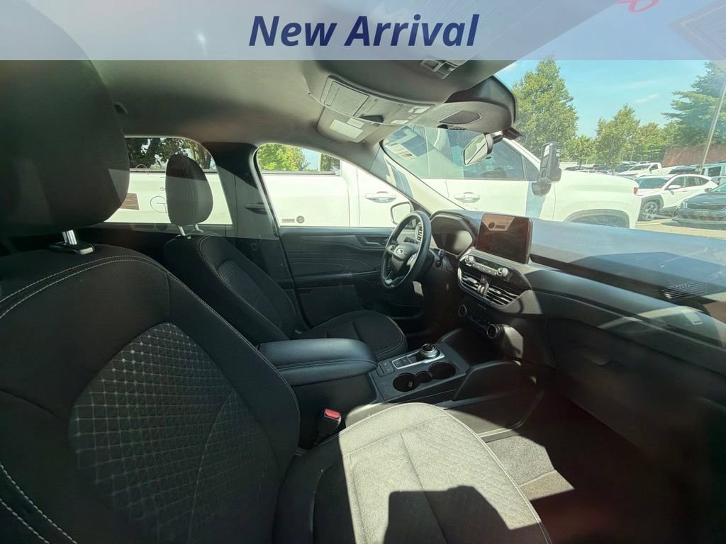 Used 2025 Ford Escape Active AWD/4WD image 3