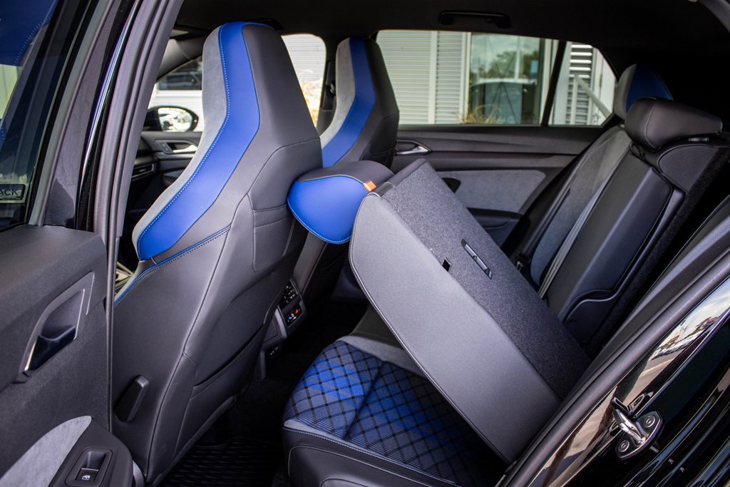 Used 2025 Volkswagen Golf R Black Edition image 48