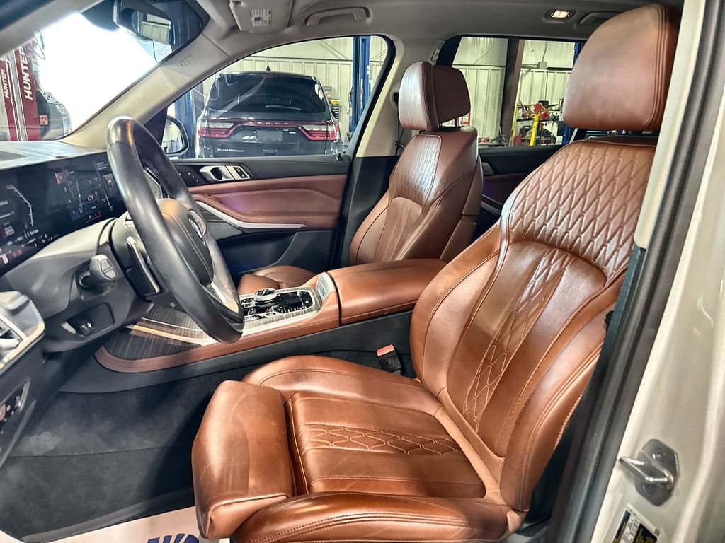 Used 2023 BMW X7 xDrive40i w/ Executive Package image 12
