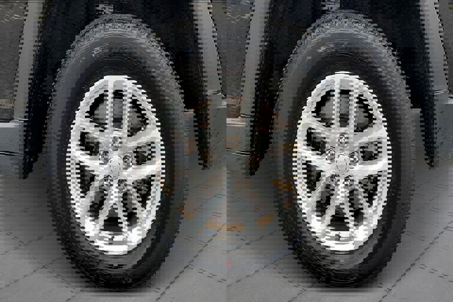 Used 2023 Jeep Grand Cherokee L Laredo image 9