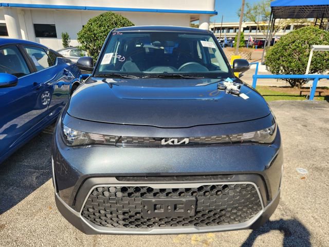 Used 2025 Kia Soul LX w/ LX Technology Package image 2