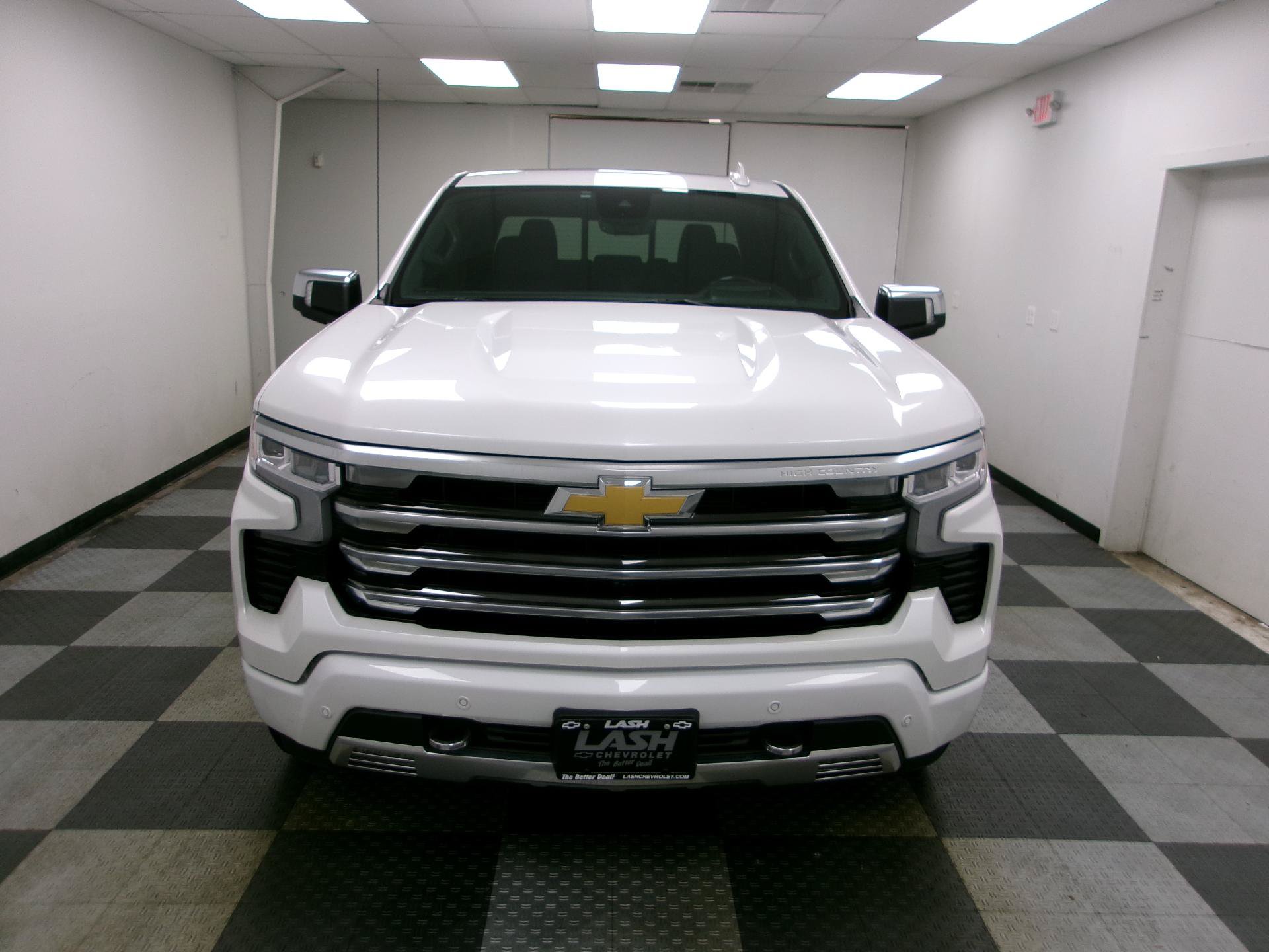 Used 2024 Chevrolet Silverado 1500 High Country w/ High Country Premium Package AWD/4WD image 16