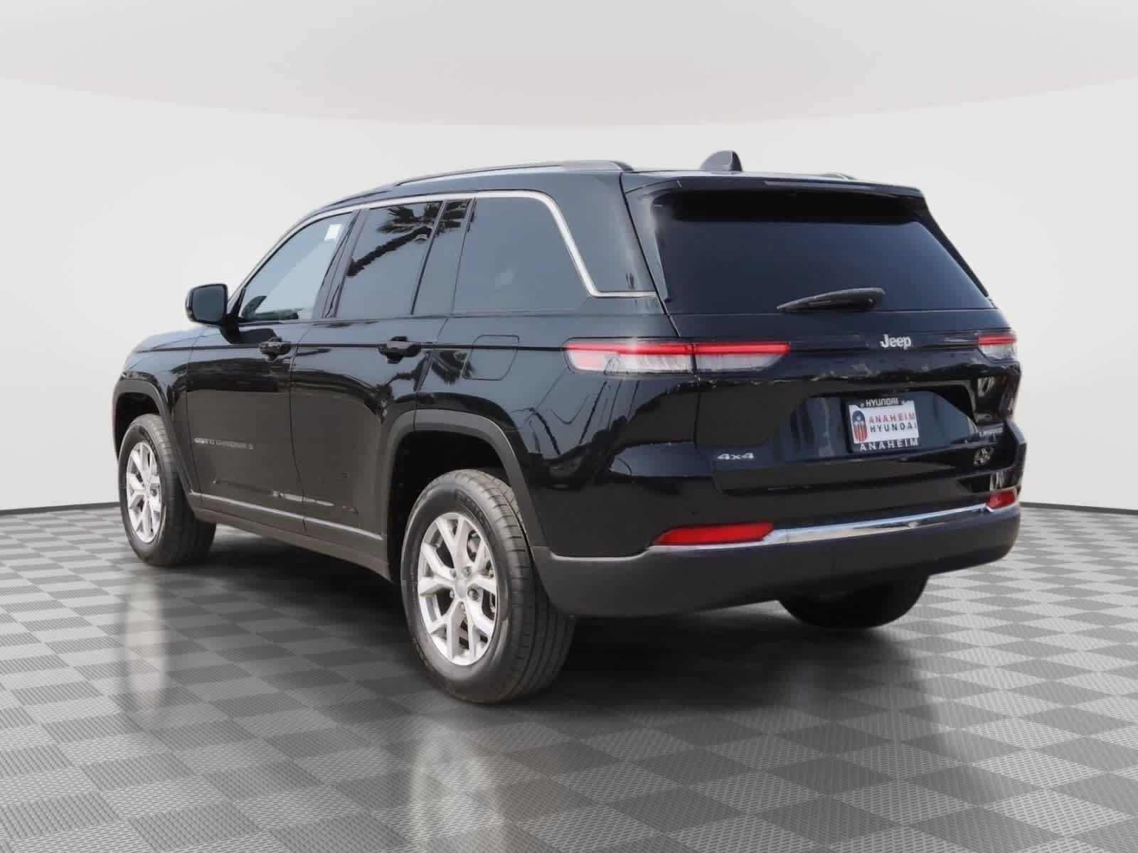 Used 2022 Jeep Grand Cherokee Limited AWD/4WD image 9