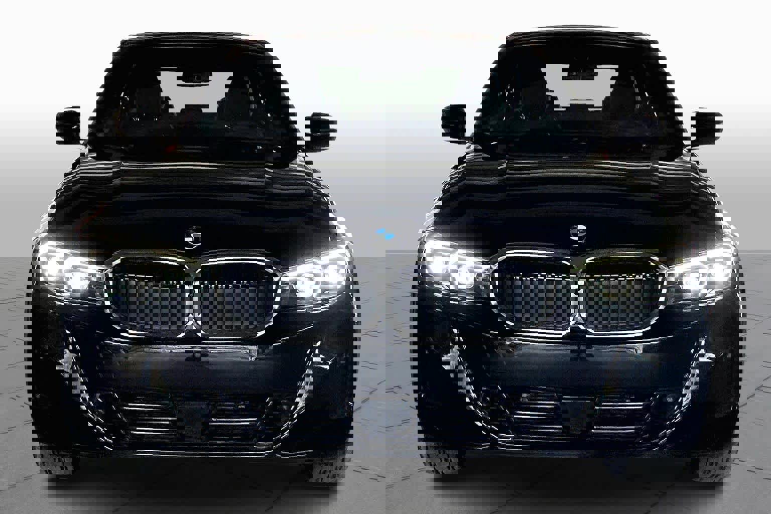 Certified 2025 BMW 330i Sedan image 3