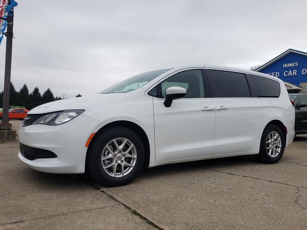 Used 2023 Chrysler Voyager LX image 8