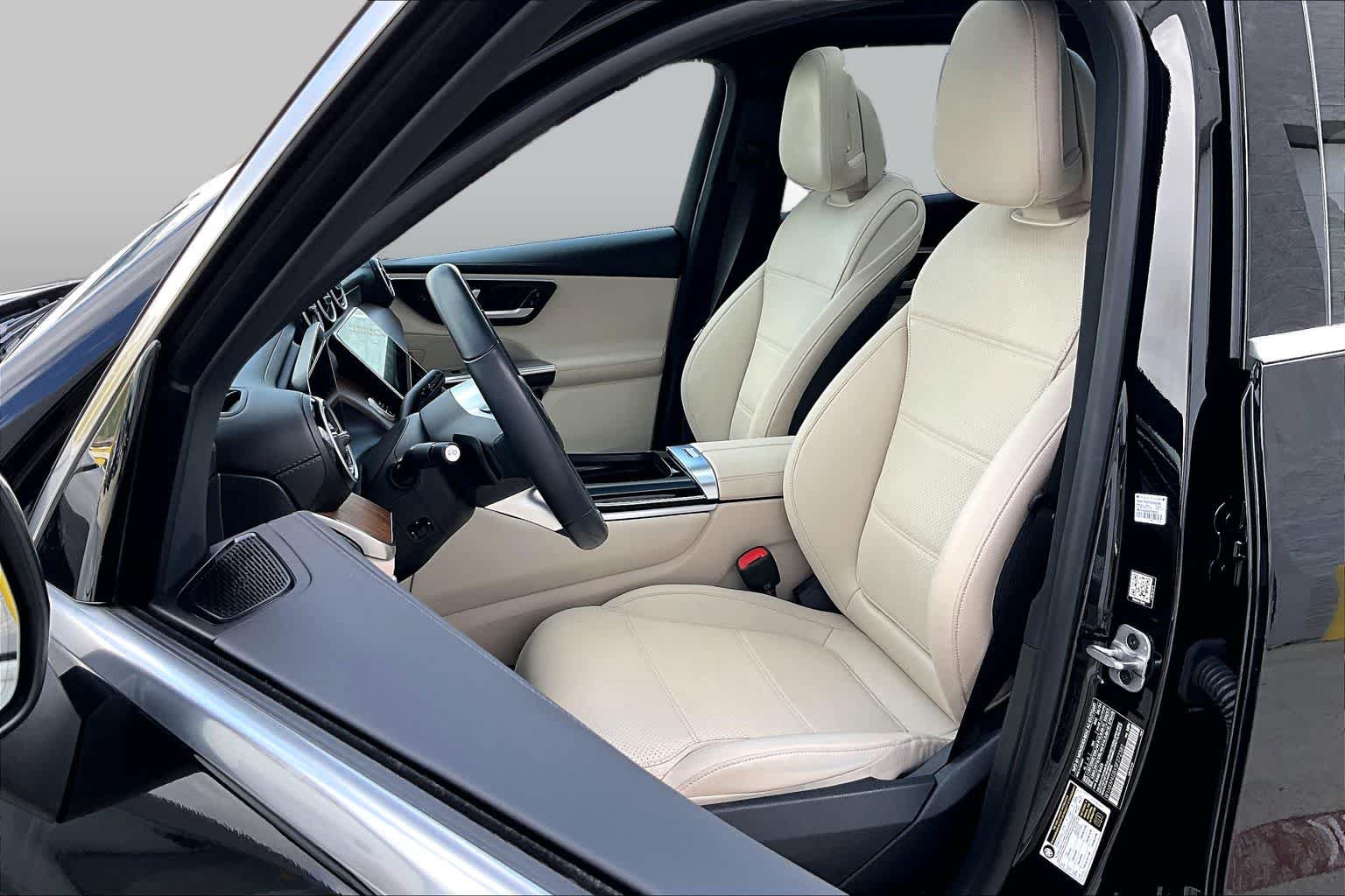 Used 2025 Mercedes-Benz GLC 300 image 8