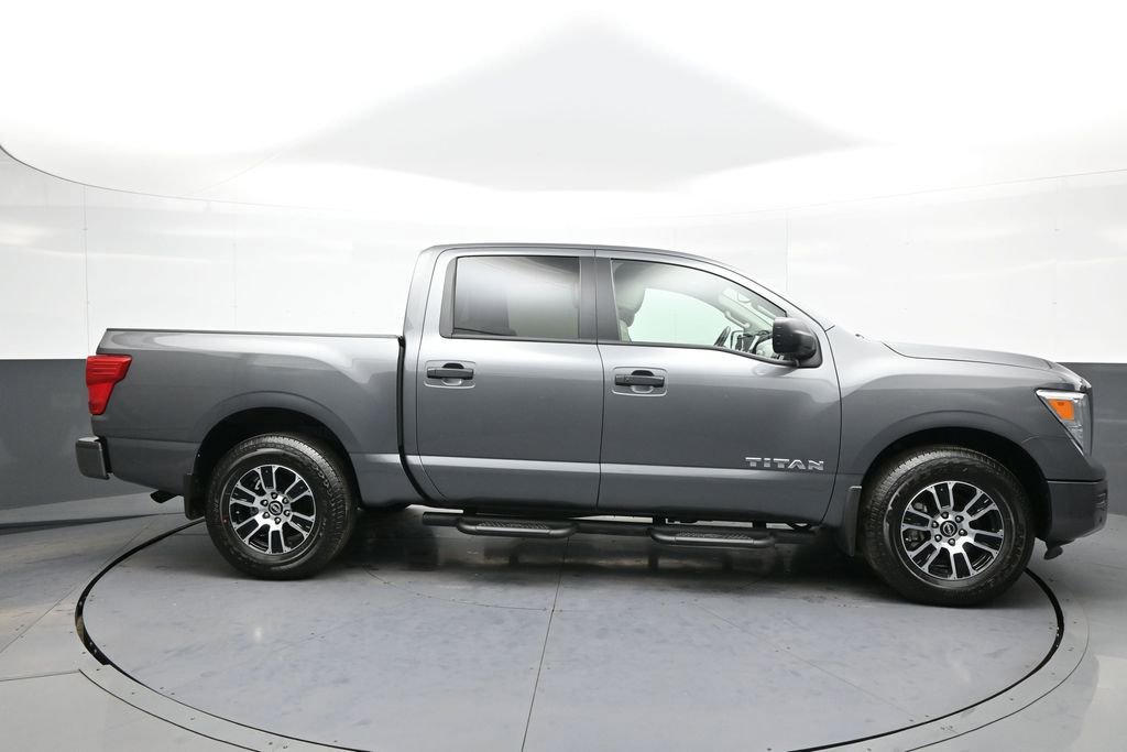 Used 2024 Nissan Titan SV w/ SV Convenience Package image 5