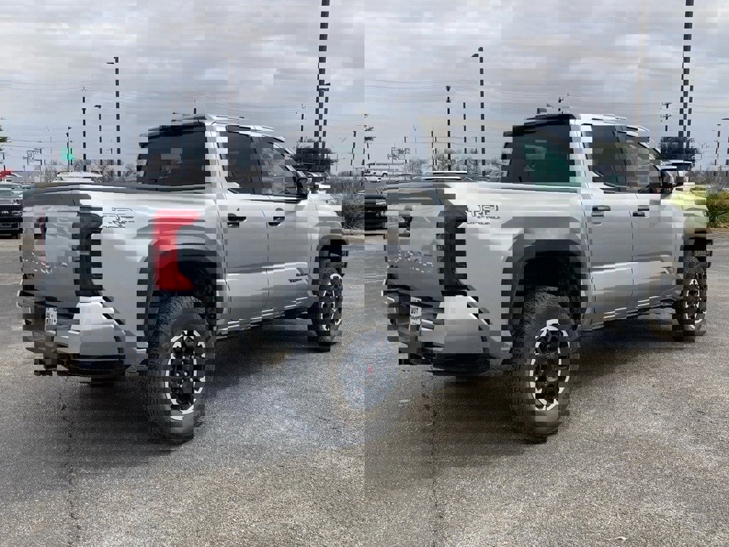 Certified 2025 Toyota Tacoma TRD Off-Road image 3