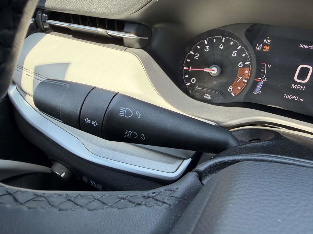 Used 2025 Jeep Compass Limited w/ Sun & Sound Group AWD/4WD image 36