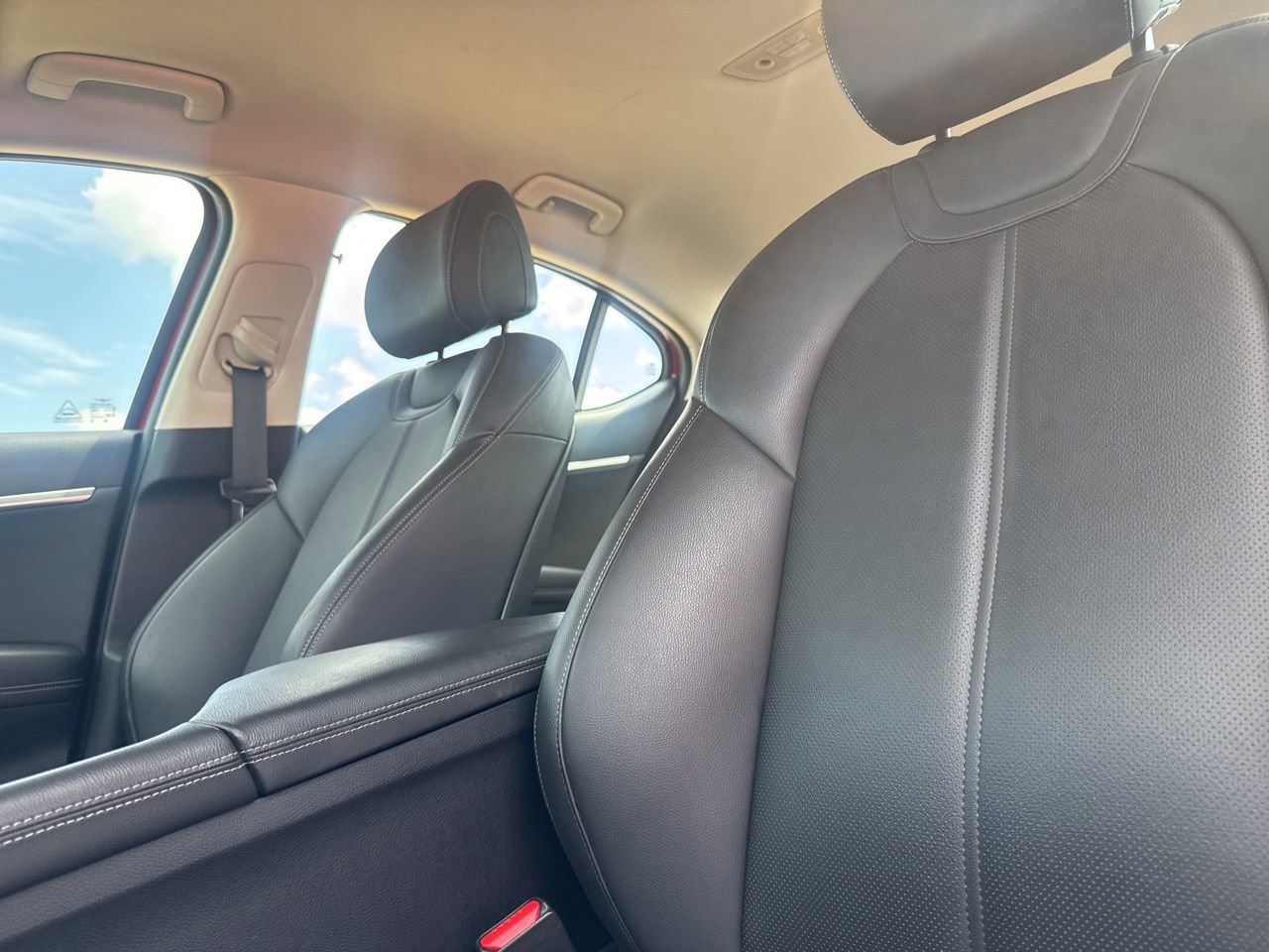 Used 2022 Genesis G70 2.0T RWD image 39