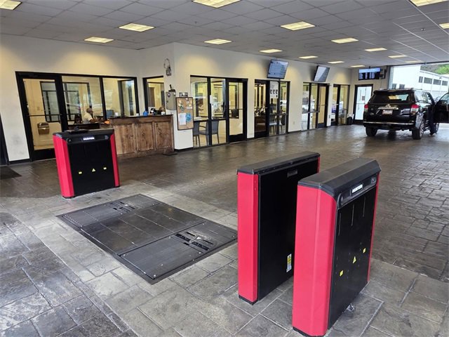 Used 2012 GMC Yukon SLT w/ SLT-2 Equipment Package image 7