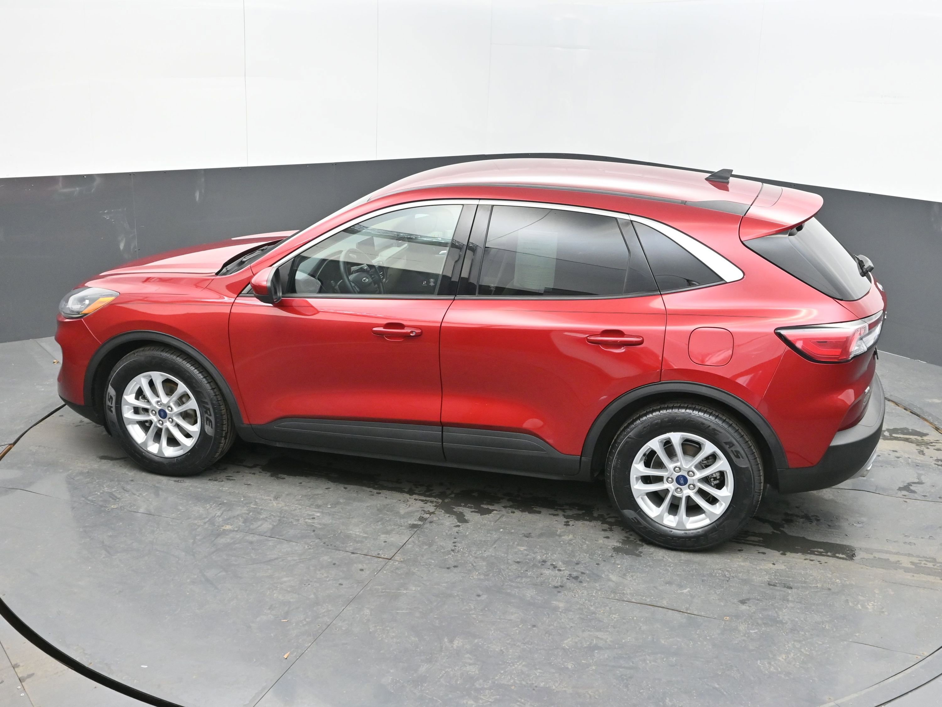 Used 2020 Ford Escape SE image 34