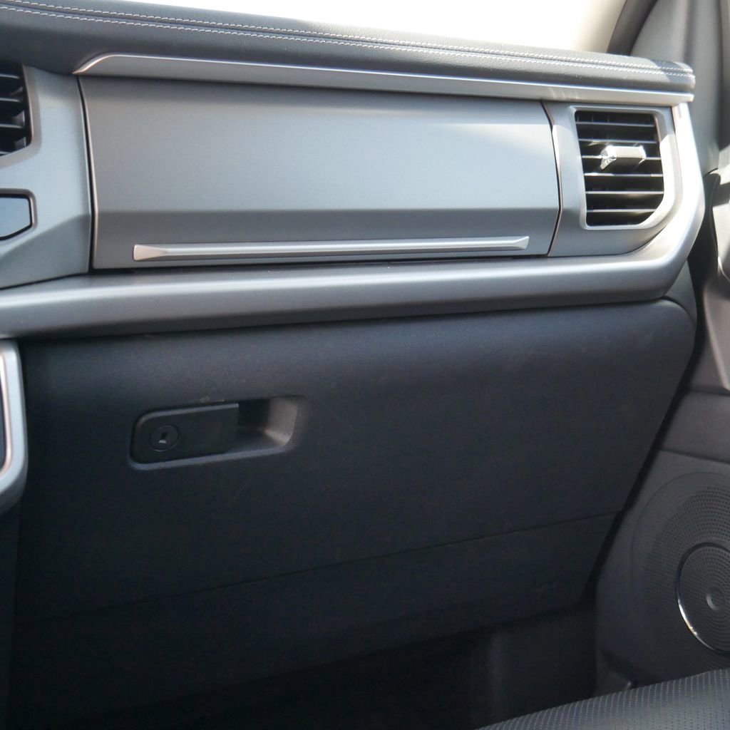 Used 2022 Ford Expedition XLT AWD/4WD image 38