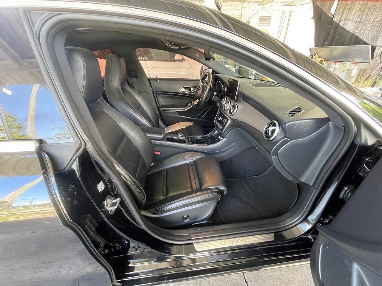 Used 2018 Mercedes-Benz CLA 250 4MATIC image 19