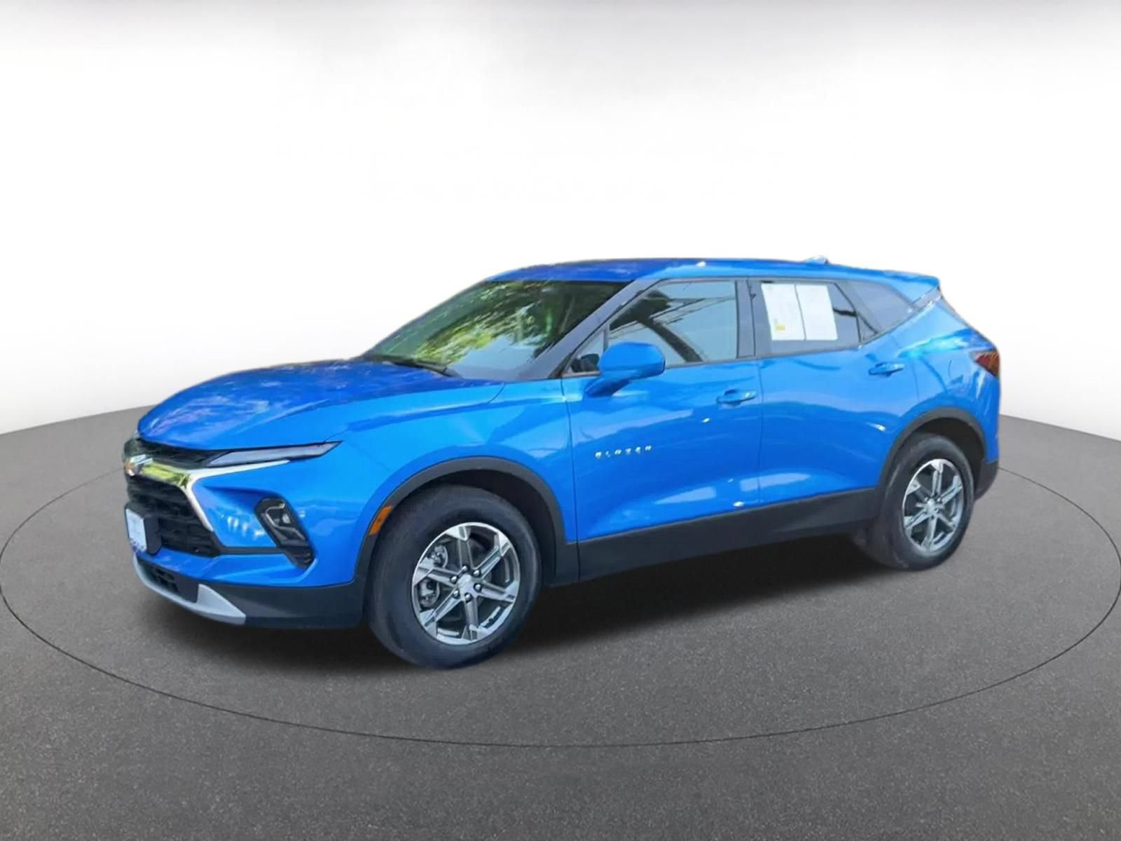 Used 2025 Chevrolet Blazer LT FWD image 6