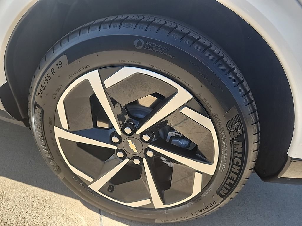 Certified 2025 Chevrolet Equinox EV LT w/ Convenience Package image 8