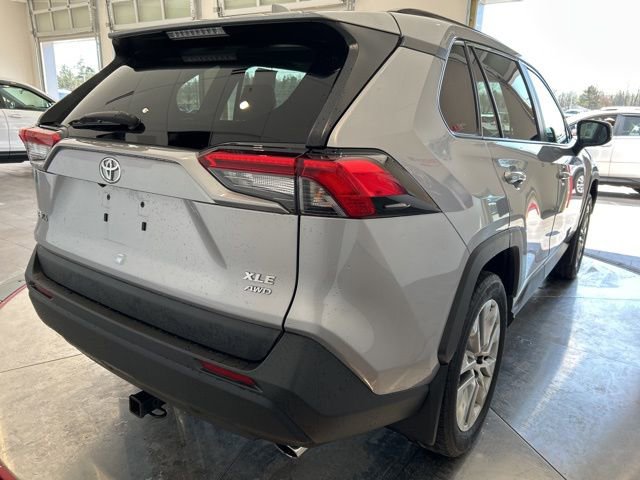 Used 2022 Toyota RAV4 XLE Premium AWD/4WD image 6
