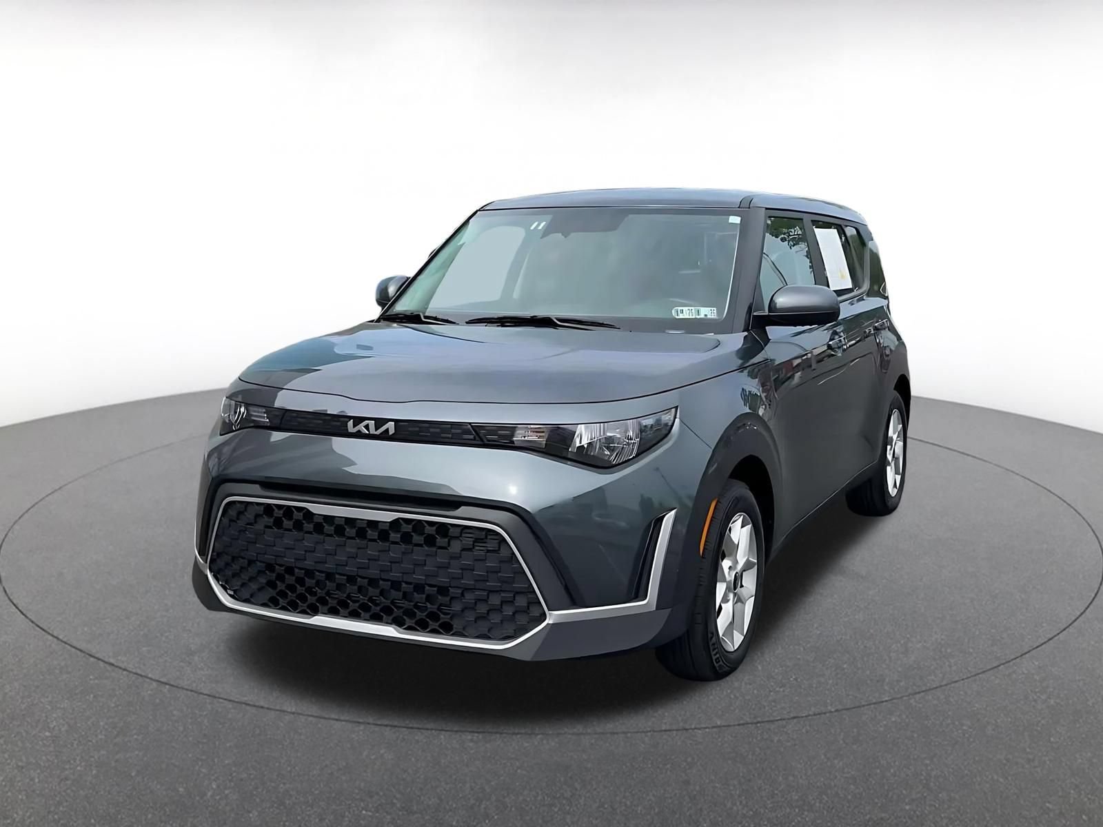 Used 2025 Kia Soul LX w/ LX Technology Package FWD image 5