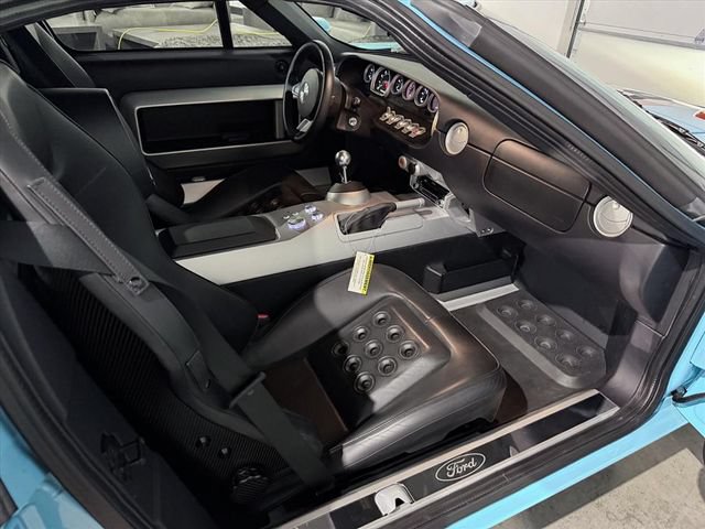 Used 2006 Ford GT RWD image 14