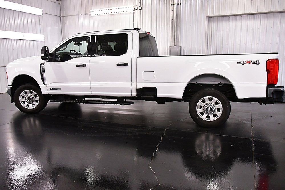 Used 2024 Ford F350 XLT image 4