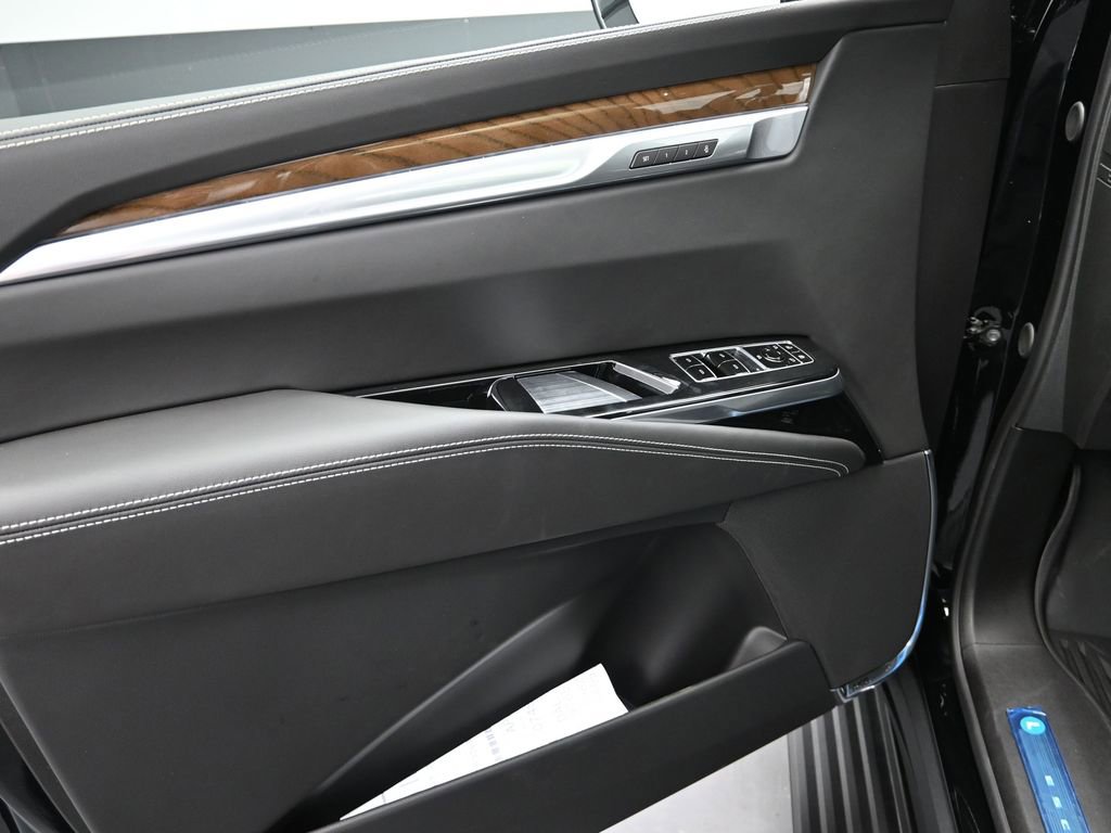 New 2026 Cadillac Escalade ESV Platinum Sport w/ LPO, ONYX Package AWD/4WD image 11