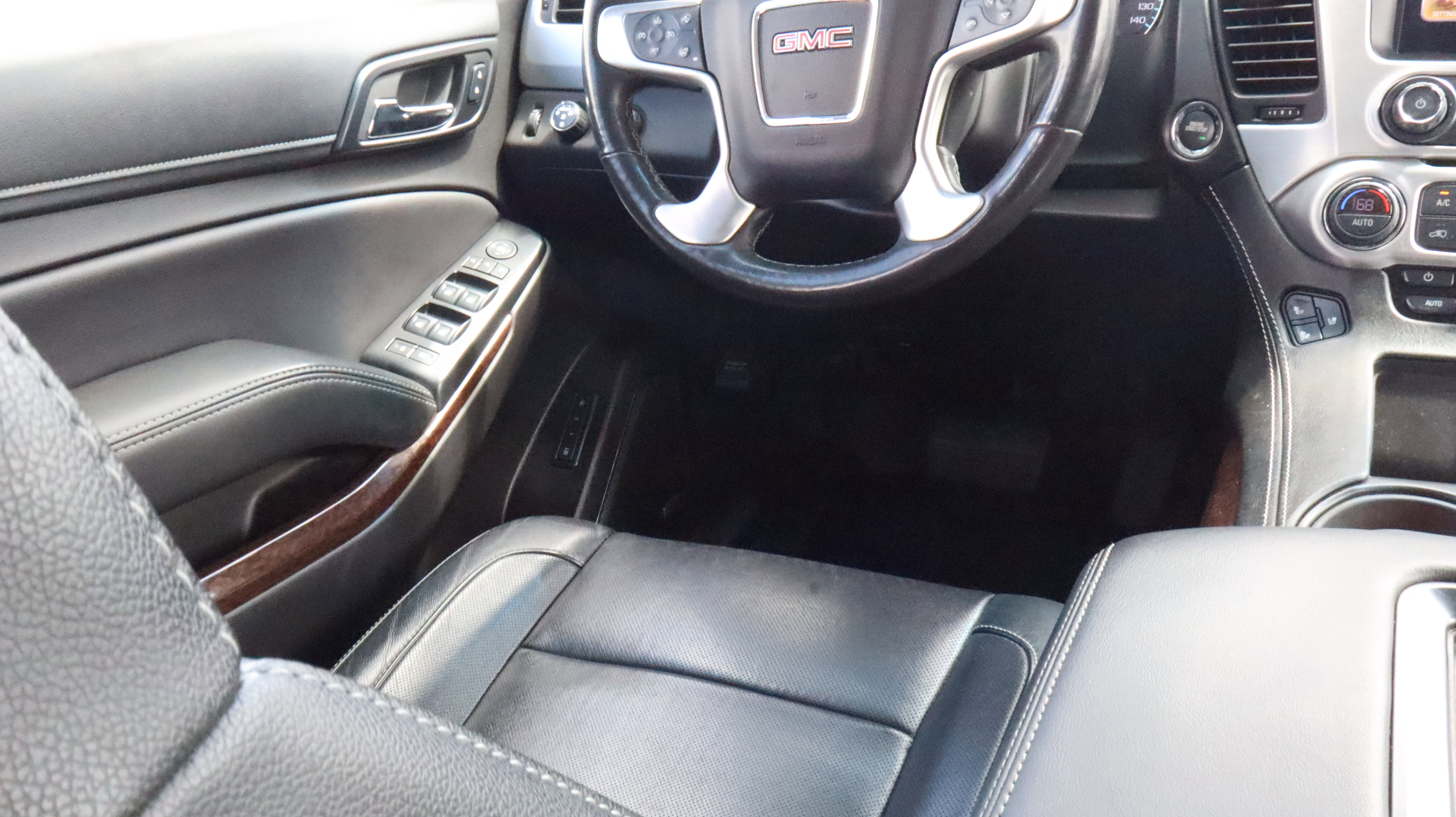 Used 2018 GMC Yukon SLT w/ Open Road Package AWD/4WD image 9