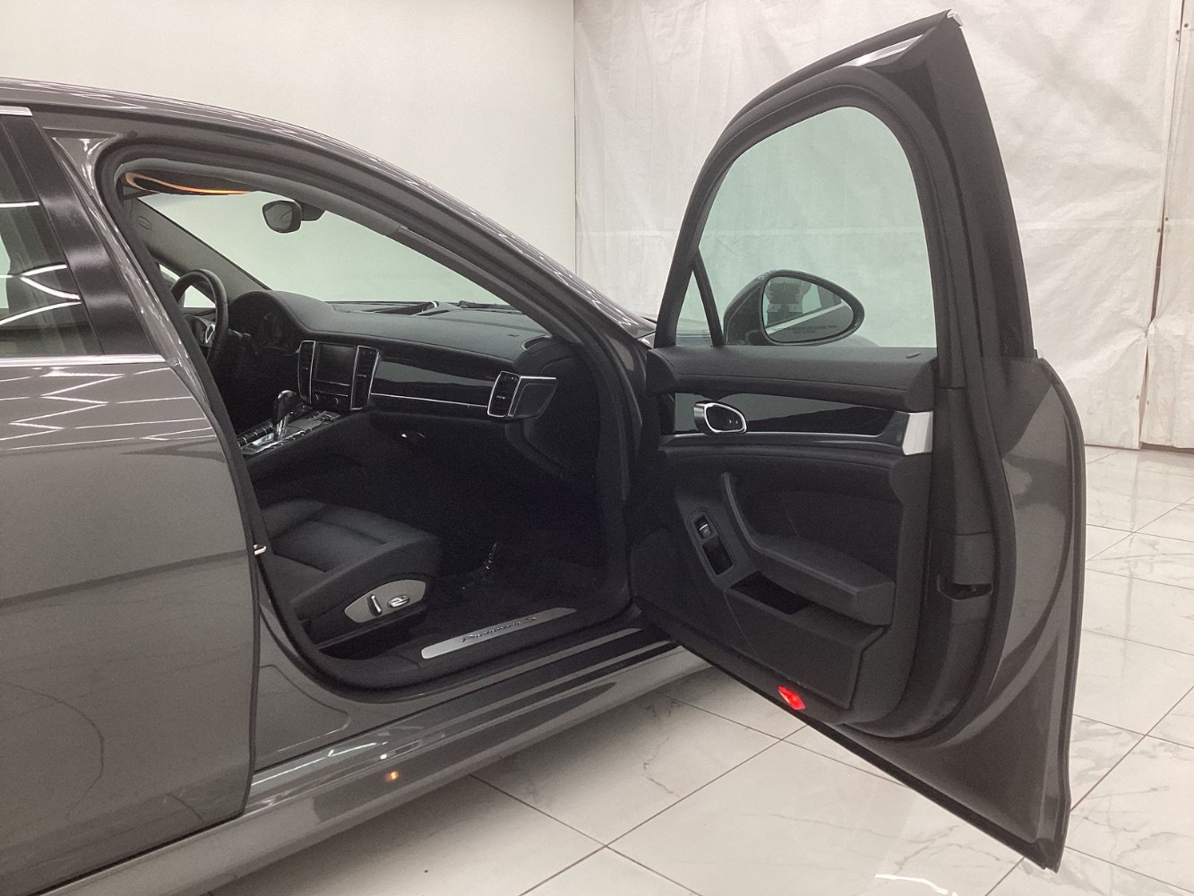 Used 2013 Porsche Panamera S RWD image 16