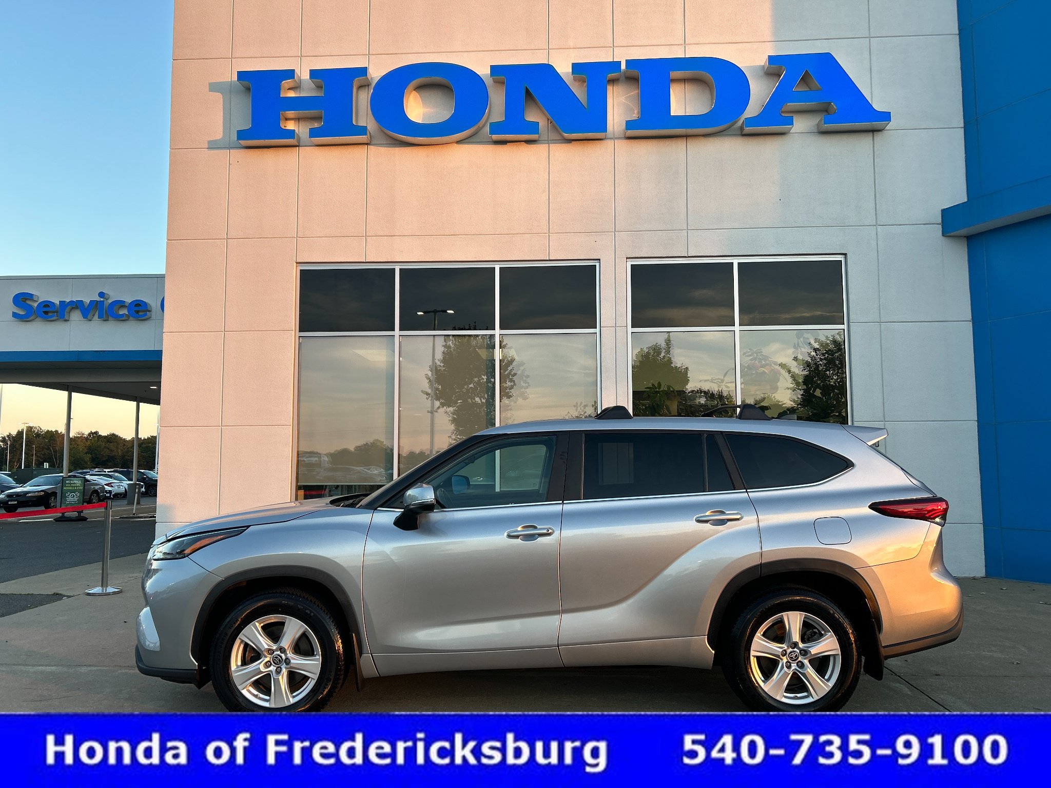 Used 2023 Toyota Highlander LE