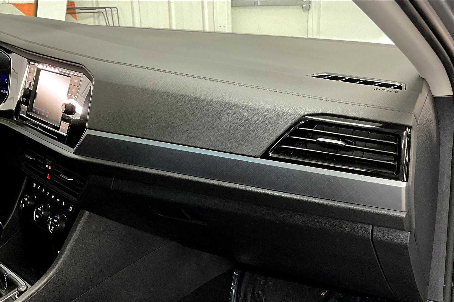 Used 2024 Volkswagen Jetta SE image 19