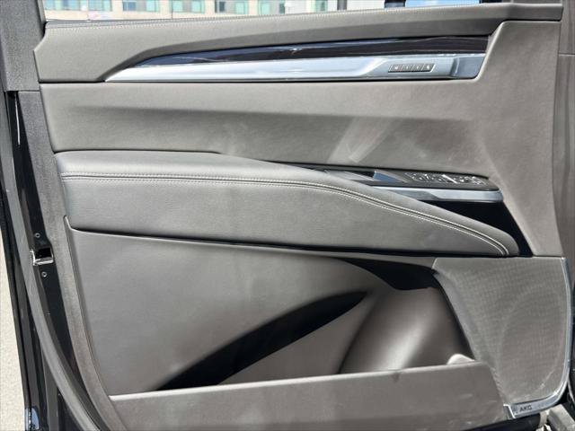 Used 2025 Cadillac Escalade ESV Sport AWD/4WD image 18