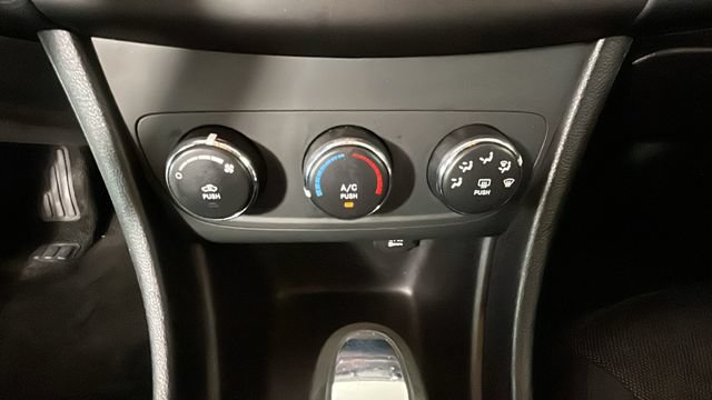 Used 2012 Dodge Avenger SE FWD image 20