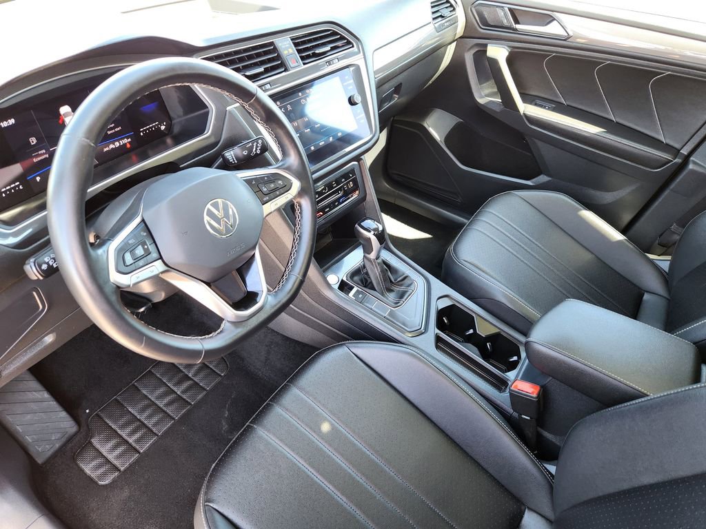 Certified 2024 Volkswagen Tiguan SE FWD image 10