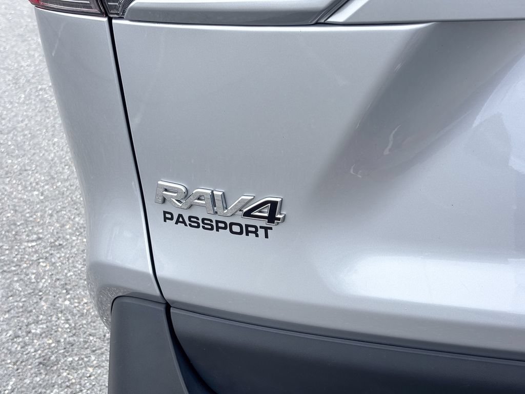 Used 2025 Toyota RAV4 XLE AWD/4WD image 13