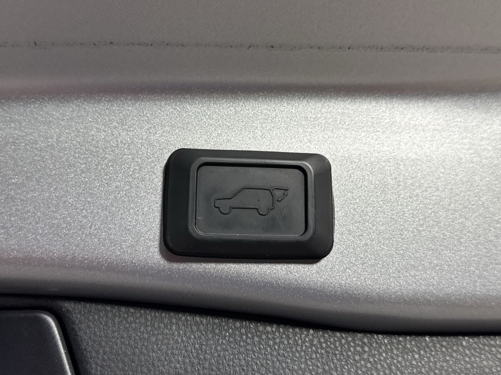 Used 2023 Toyota RAV4 XLE w/ Convenience Package AWD/4WD image 39