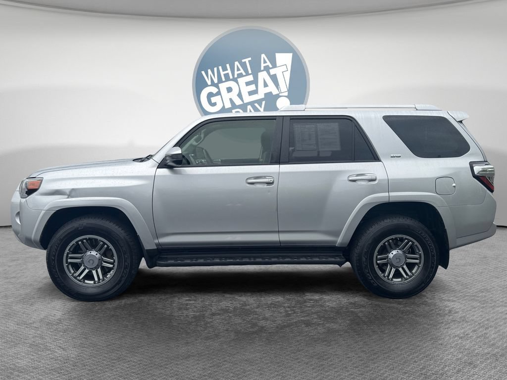 Used 2018 Toyota 4Runner SR5 AWD/4WD image 7