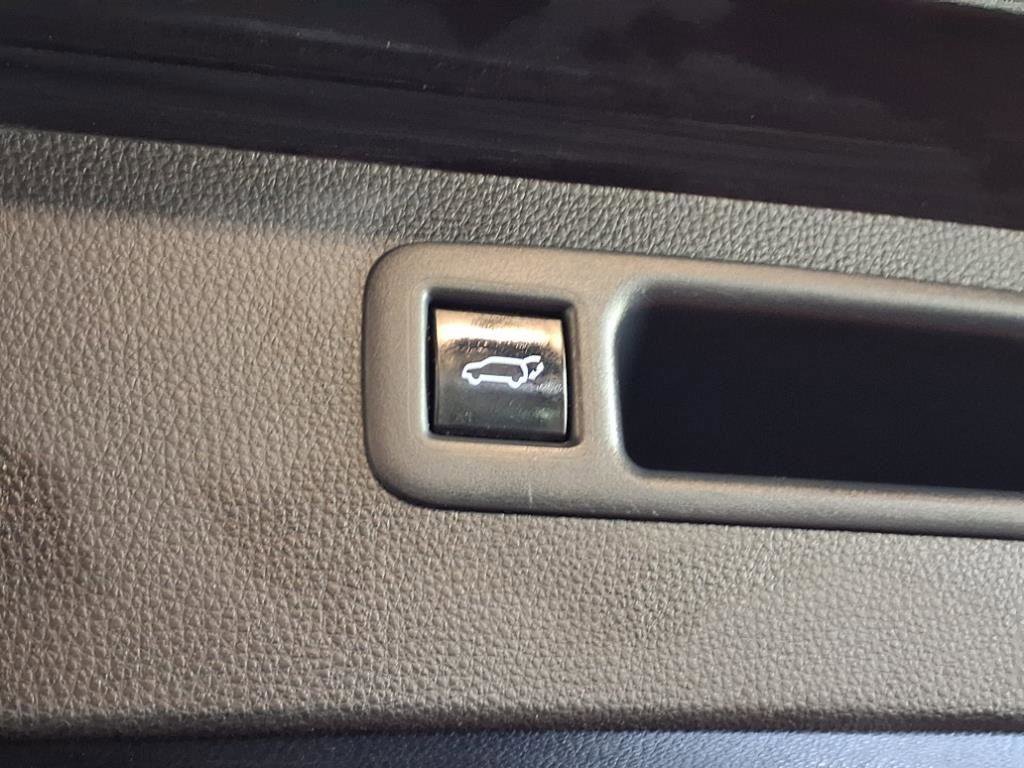 Used 2020 Toyota Highlander XLE image 7