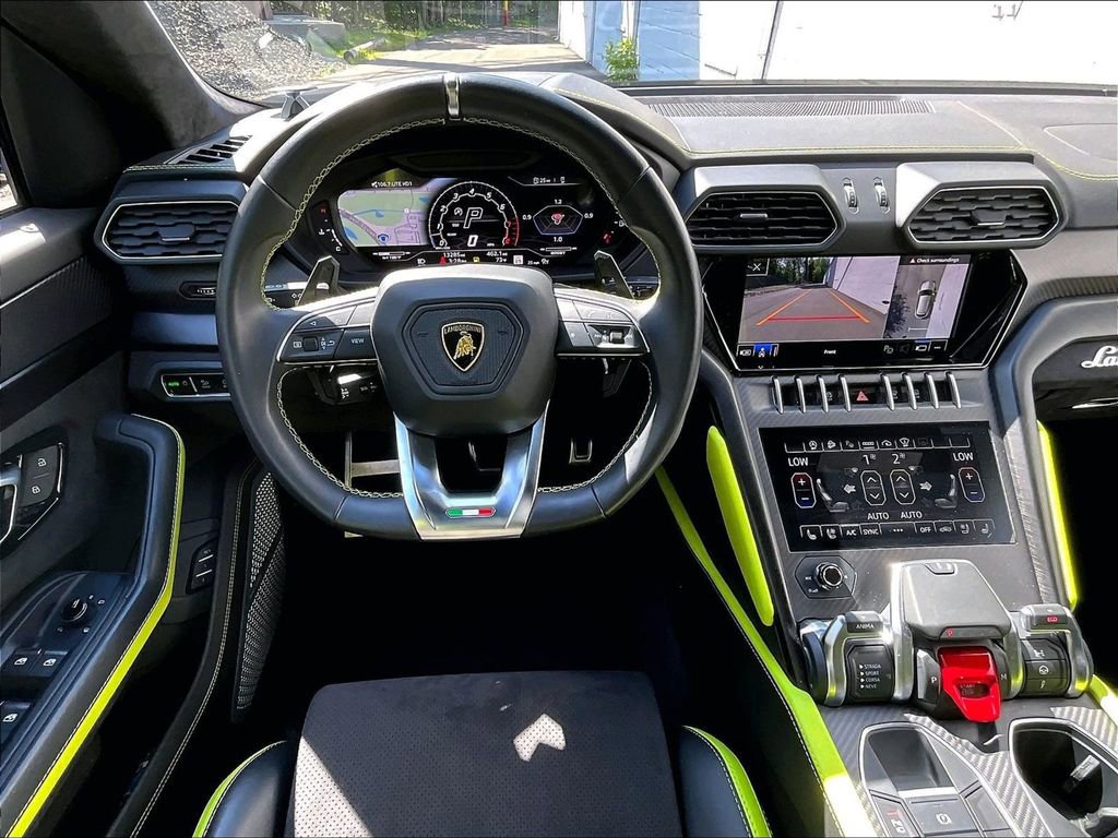 Used 2022 Lamborghini Urus AWD/4WD image 11
