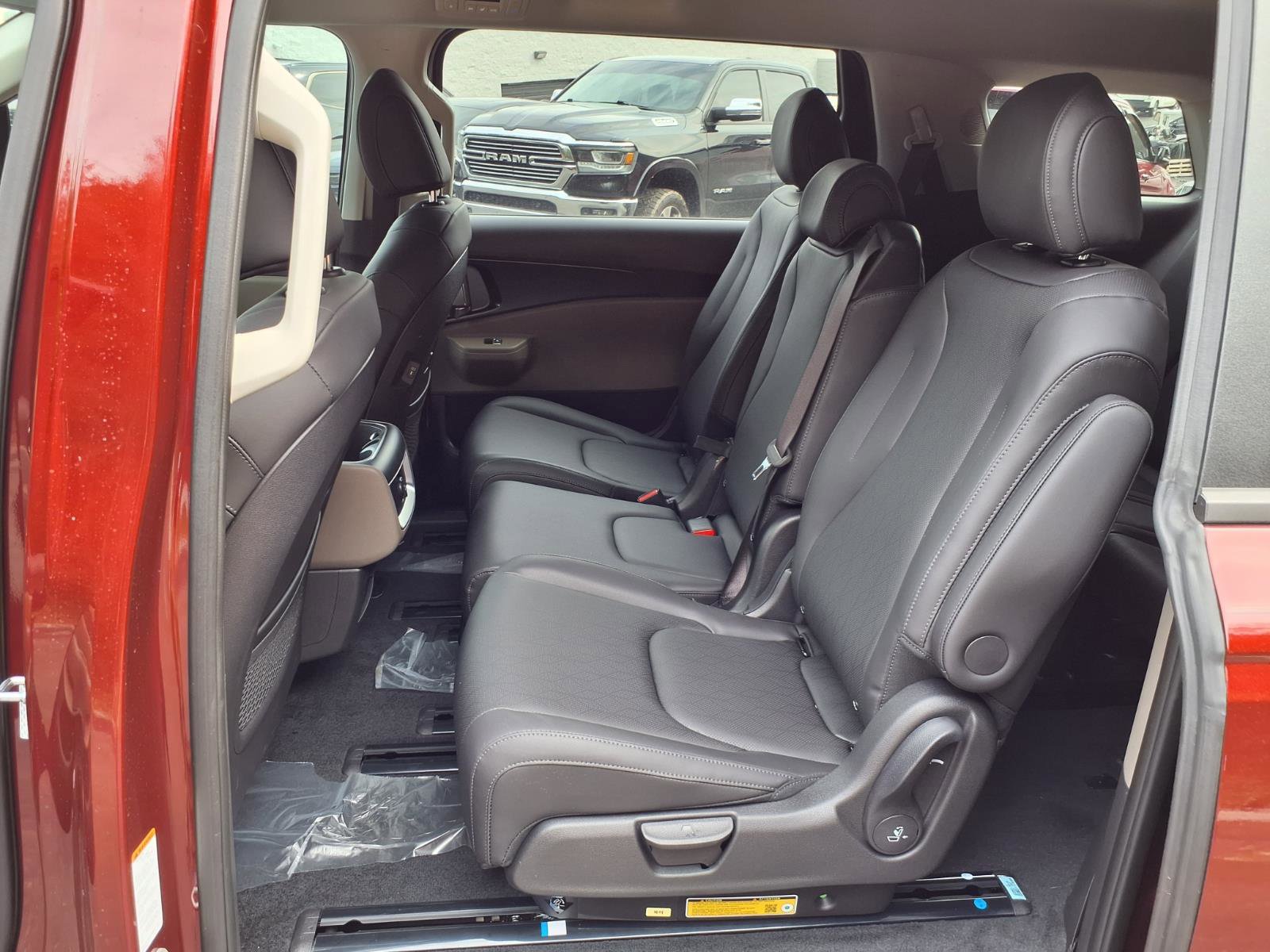 New 2026 Kia Carnival image 4