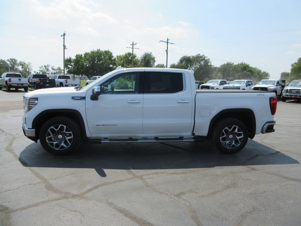 Used 2022 GMC Sierra 1500 SLT w/ SLT Premium Package AWD/4WD image 10