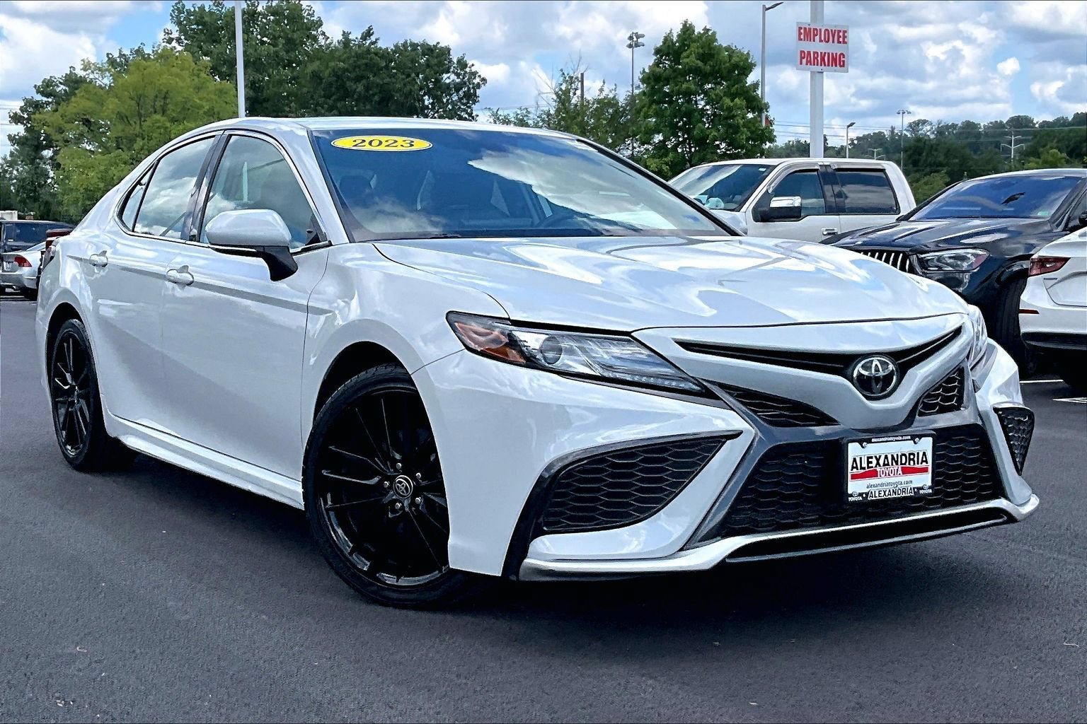 Used 2023 Toyota Camry XSE FWD image 2