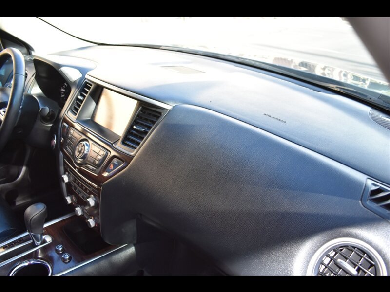 Used 2015 Nissan Pathfinder Platinum AWD/4WD image 40