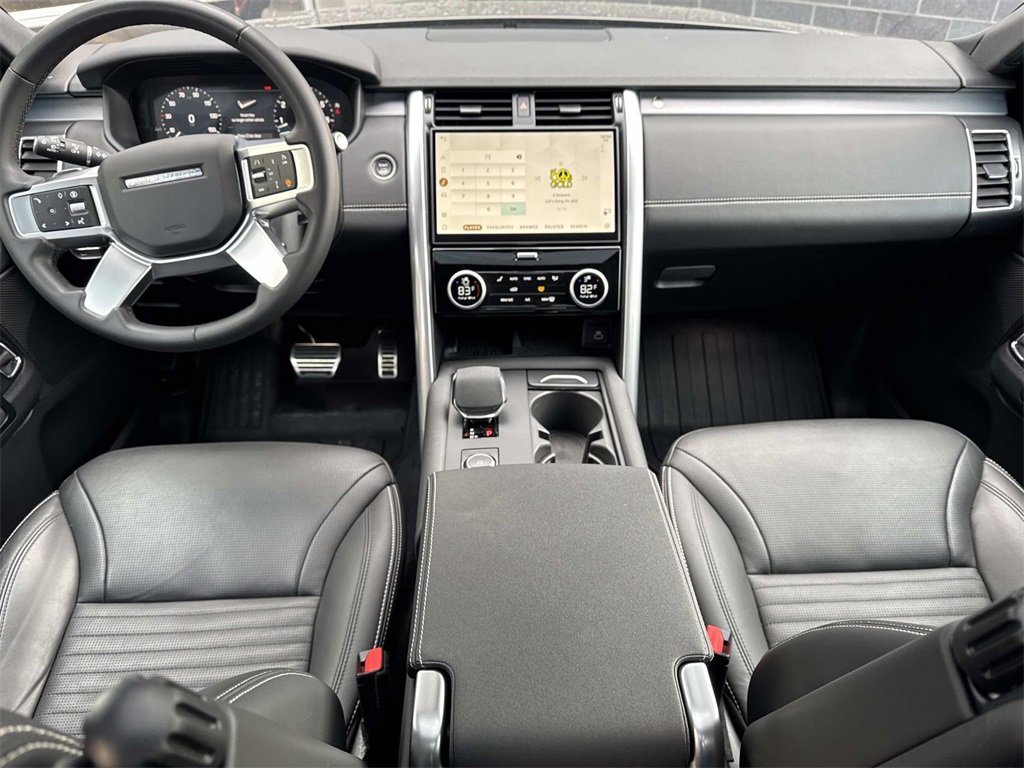 Certified 2025 Land Rover Discovery Dynamic SE image 16