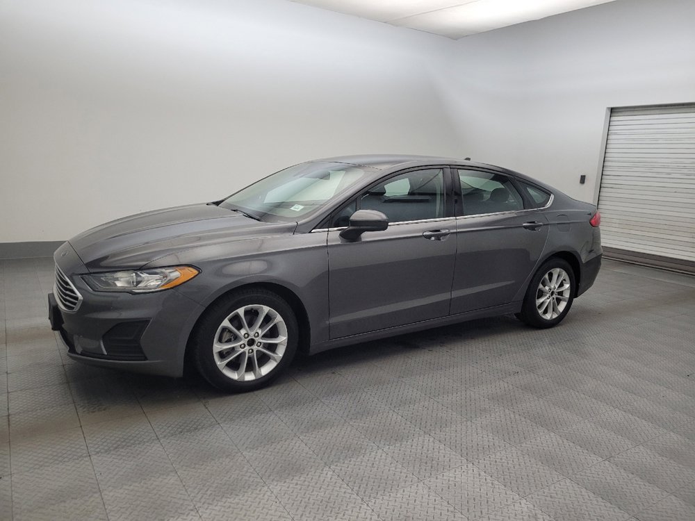 Used 2019 Ford Fusion SE FWD image 2