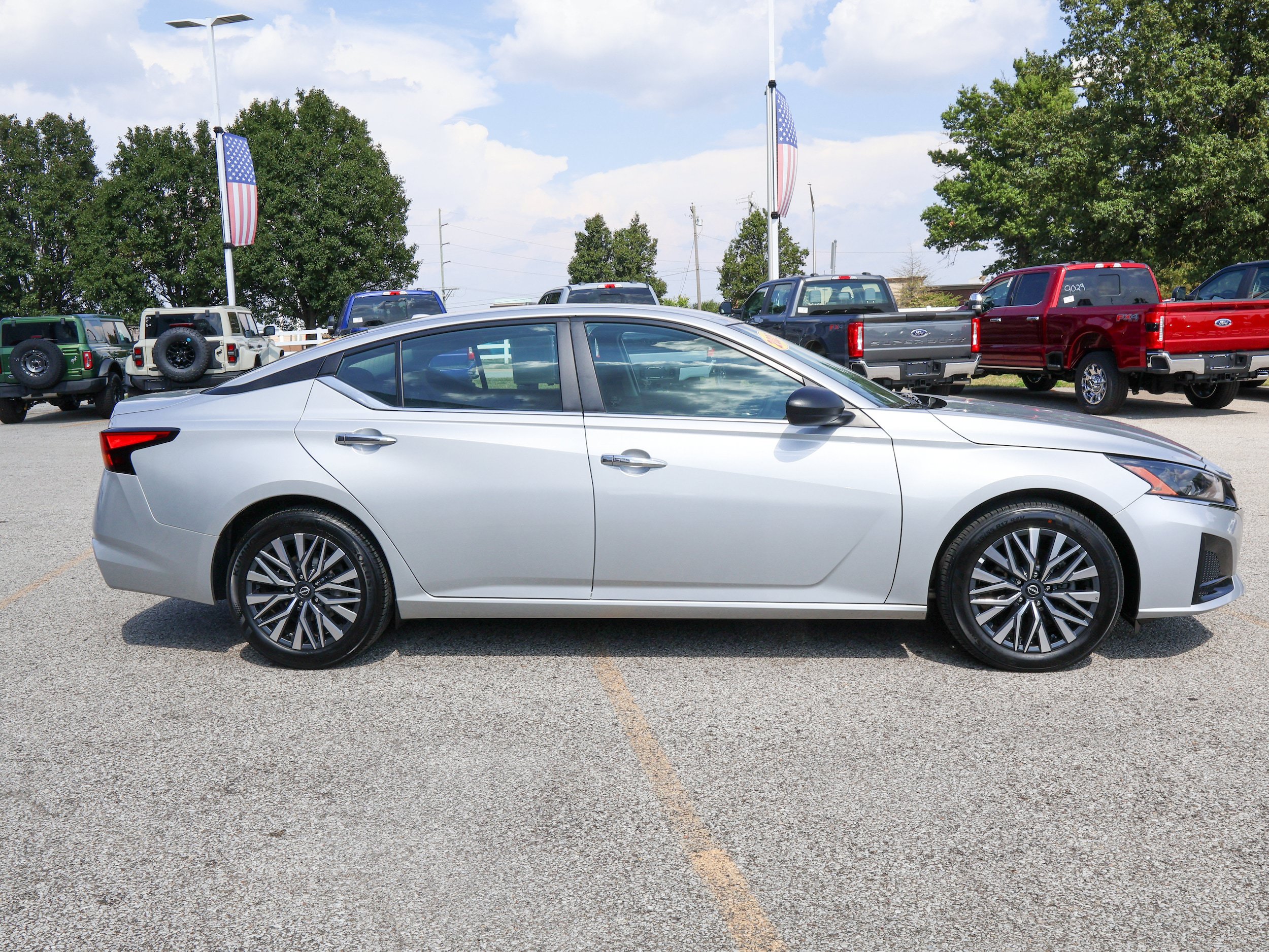 Used 2025 Nissan Altima 2.5 SV FWD image 6
